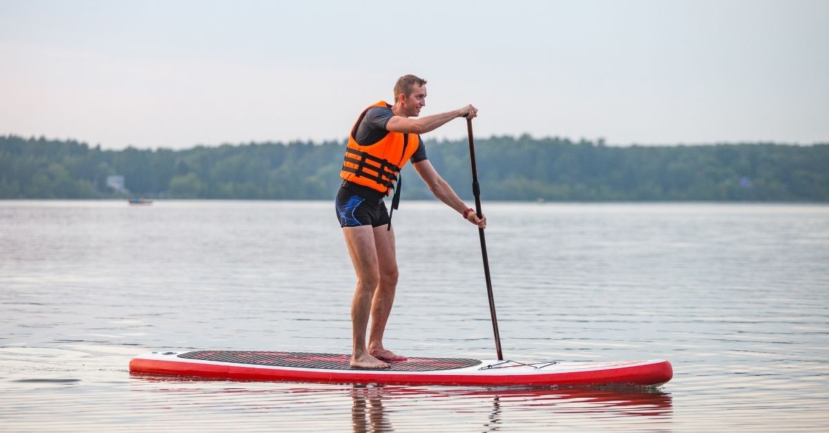 Mand på SUP board